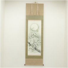 画像1: 梅友筆　朧月　肉筆絹本掛軸（箱付） (1)