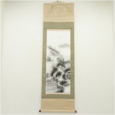 画像1: 玉芳筆　水墨山水　肉筆絹本掛軸（共箱） (1)