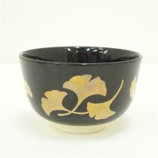 画像2: 作家物　金彩銀杏文黒茶碗（箱付） (2)