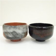 画像2: 京焼　佐々木松楽造　赤楽・黒楽茶碗一双（共箱） (2)