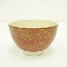 画像2: 京焼　橋本永豊造　赤地金彩桜文茶碗（箱付） (2)