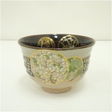 画像2: 作家物　色絵帯丸紋草花画茶碗（箱付） (2)