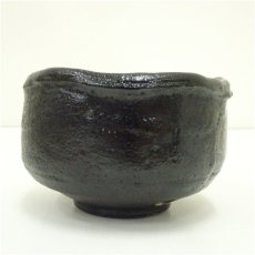 画像3: 佐々木松楽造　黒楽椿文茶碗（箱付） (3)