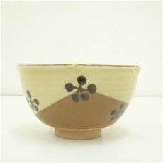 画像3: 高取焼　豊泉窯造　梅花茶碗（共箱） (3)