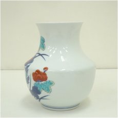 画像4: 有田焼　十二代　今泉今右衛門造　錦花絵花瓶（共箱） (4)