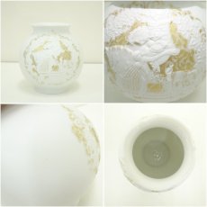 画像6: KAISER　白磁金彩陽刻花瓶（共箱） (6)