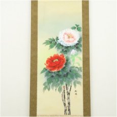 画像2: 三代桃園筆　紅白牡丹　肉筆絹本掛軸（中島清堂識箱） (2)