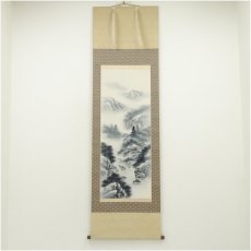 画像1: 雲渓筆　水墨山水　肉筆絹本掛軸（共箱） (1)