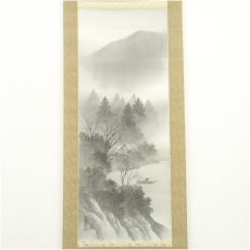 画像2: 吉井秀苑筆　水墨山水　肉筆絹本掛軸（共箱） (2)