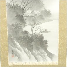 画像4: 吉井秀苑筆　水墨山水　肉筆絹本掛軸（共箱） (4)