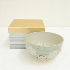画像1: 川添寿楽造　色絵梅茶碗（箱付） (1)