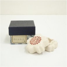 画像1: 作家物　白楽　桜香合（箱付） (1)