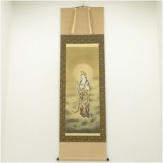 画像1: 春秋筆　雲上観音　肉筆絹本掛軸（共箱） (1)