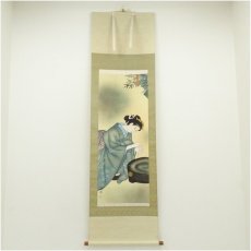 画像1: 淳筆　美人図　肉筆絹本掛軸（共箱） (1)