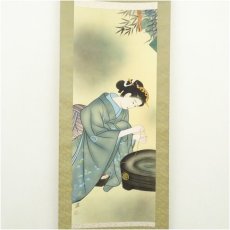 画像2: 淳筆　美人図　肉筆絹本掛軸（共箱） (2)