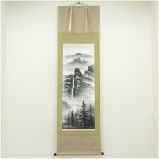 画像1: 玉堂筆　妙義山　水墨山水　肉筆絹本掛軸（共箱） (1)