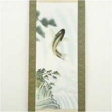 画像2: 桂華筆　開運跳鯉図　肉筆絹本掛軸（共箱） (2)