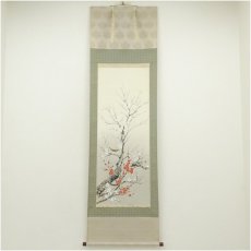 画像1: 美舟筆　紅白梅　肉筆絹本掛軸（共箱） (1)