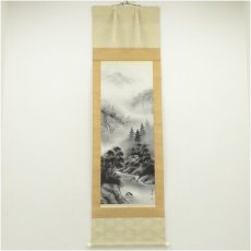 画像1: 圭雲筆　水墨山水　肉筆絹本掛軸（箱付） (1)