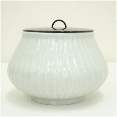 画像2: 京焼　森岡嘉祥造　白磁シノギ水指（共箱） (2)