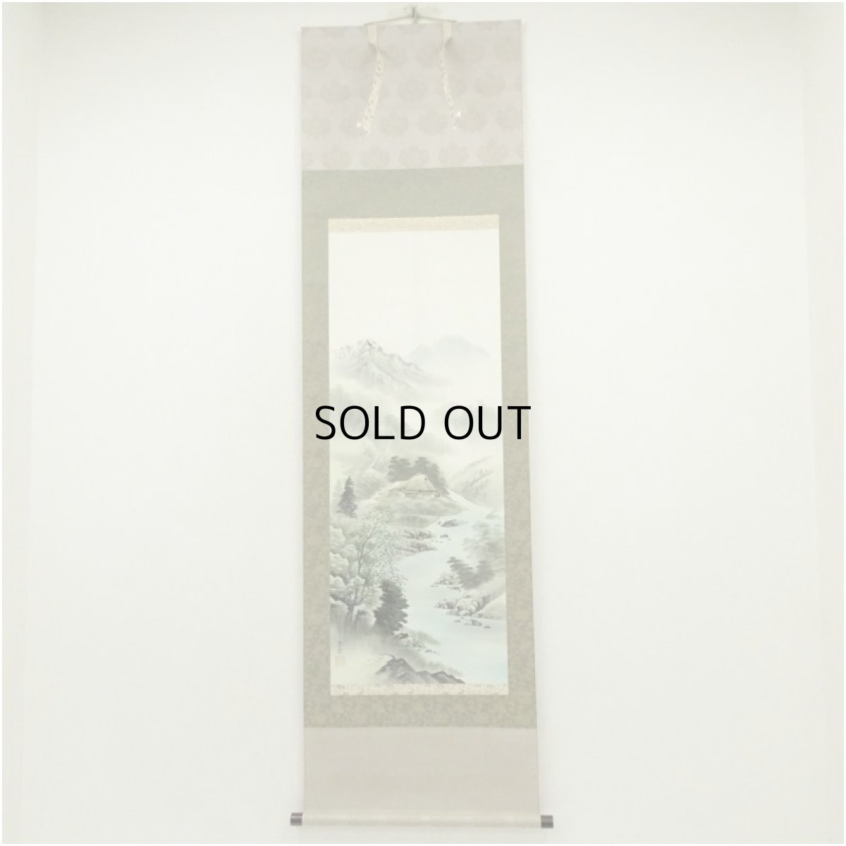 画像1: 山川蒼雲筆　四神相応図　肉筆絹本掛軸（共箱） (1)