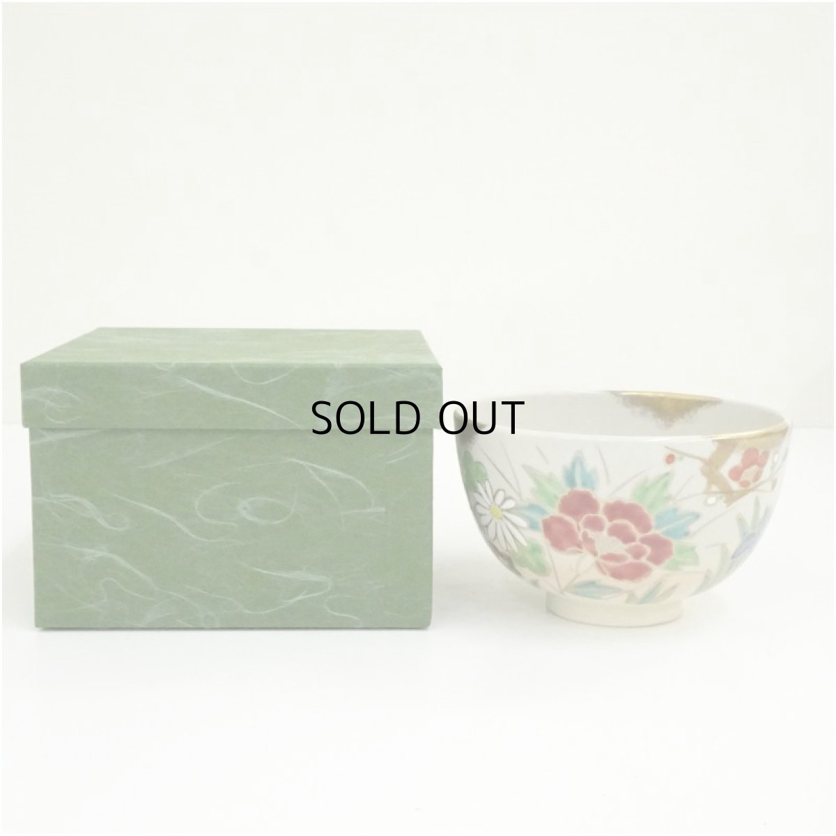 画像1: 作家物　色絵草花茶碗（箱付） (1)