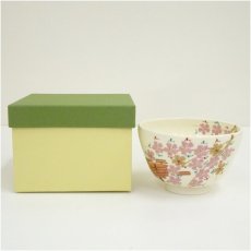 画像1: 京焼　洛山造　色絵桜茶碗（箱付） (1)