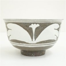 画像3: 楽山窯造　掻落手茶碗（共箱） (3)