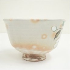 画像3: 京焼　中村与平造　色絵椿茶碗（箱付） (3)