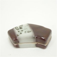 画像2: 天神窯　岡本欣三造　干支卯香合（共箱） (2)