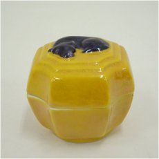 画像1: 黄交趾干支丑香合 (1)