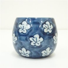 画像4: 有田焼　源右衛門窯造　古染風梅紋湯呑5客揃（共箱） (4)