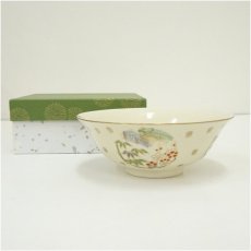 画像1: 京焼　加藤昌山造　色絵松竹梅平茶碗（箱付） (1)