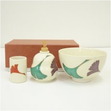 画像1: 京焼　加藤昌山造　色絵銀杏文茶碗・振出・巾筒　3点セット（箱付） (1)