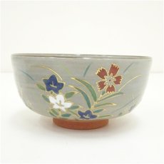 画像2: 京焼　橋本紫雲造　色絵草花茶碗（箱付） (2)