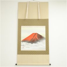 画像1: 土屋妙堂筆　招福赤富士　肉筆絹本掛軸（共箱） (1)