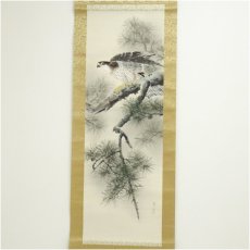 画像2: 厳生筆　松上鷹　肉筆絹本掛軸（紙箱） (2)