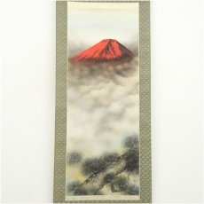 画像2: 小山一正筆　紅富士　肉筆絹本掛軸（共箱） (2)