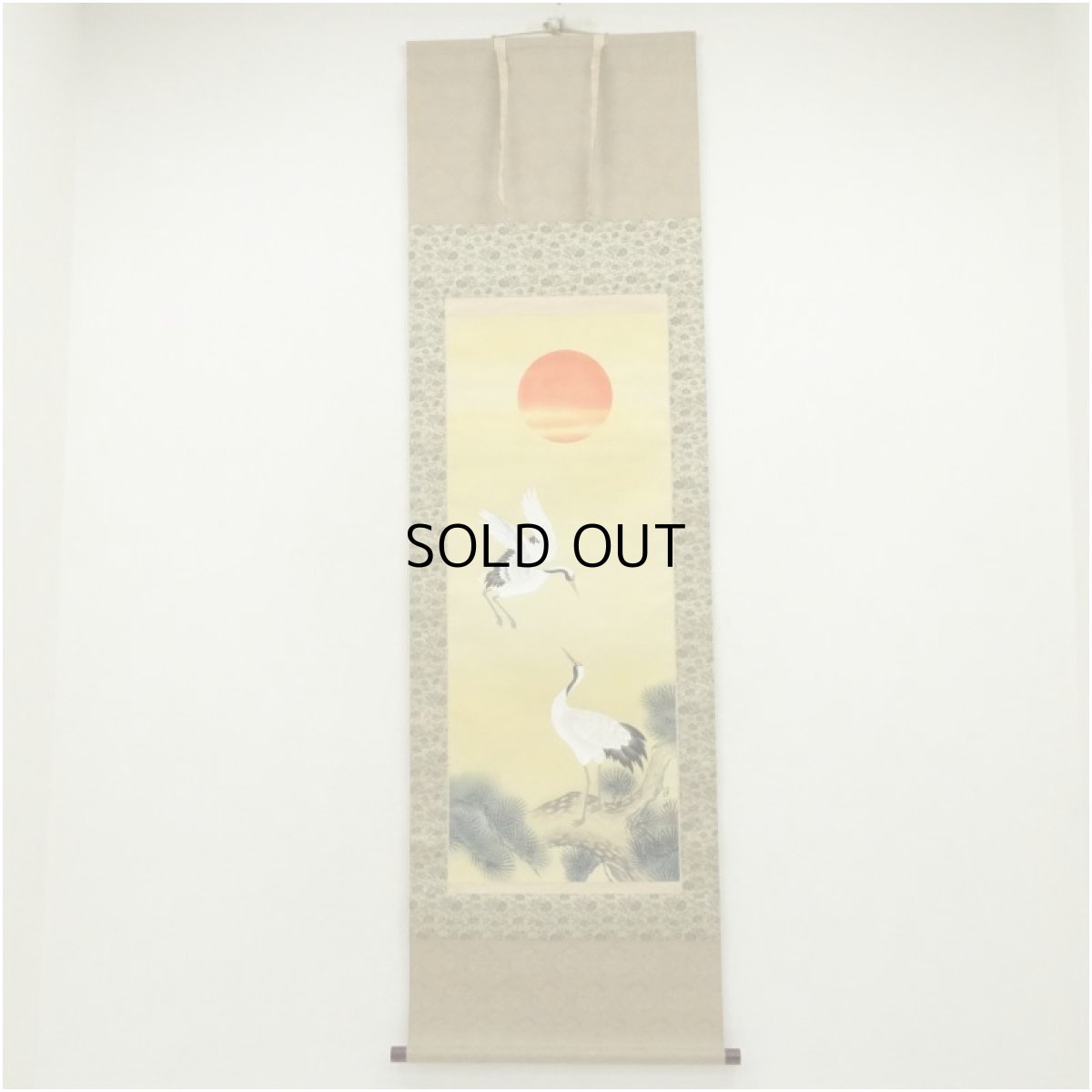 画像1: 渓山筆　松上双鶴　肉筆絹本掛軸（共箱） (1)