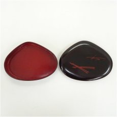 画像4: 溜塗松葉蒔絵　貝形蓋物（箱付） (4)
