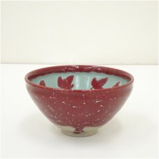 画像2: 柴田厚志造　辰砂紅彩草文和の字茶碗（共箱） (2)