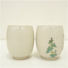 画像4: 梢山造　着彩草花文図変り湯呑5客揃（共箱） (4)
