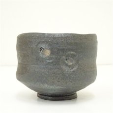 画像3: 珠洲焼　伏見窯　坂本好二造　椿文茶碗（共箱） (3)