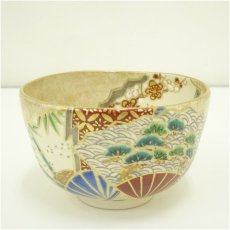画像2: 京焼　鳴滝窯　橋本城岳造　金地扇面文茶碗（共箱） (2)