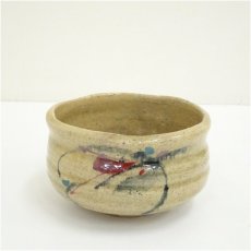 画像2: 與那覇朝大造　赤絵茶碗（共箱） (2)