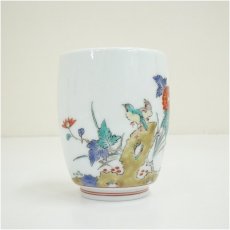 画像3: 有田焼　酒井田垣右衛門造　錦菊鳥文湯呑・柿文湯呑　柄違い2客（保護箱） (3)