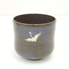 画像2: 現川焼　十三代　横石臥牛造　雲鶴筒茶碗（共箱） (2)