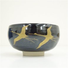 画像3: 薩摩焼　秀苑造　金彩双鶴茶碗（箱付） (3)