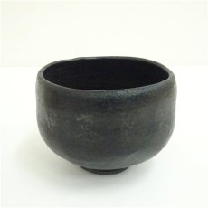 画像2: 作家物　黒楽文字茶碗（共箱） (2)