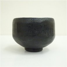 画像4: 作家物　黒楽文字茶碗（共箱） (4)